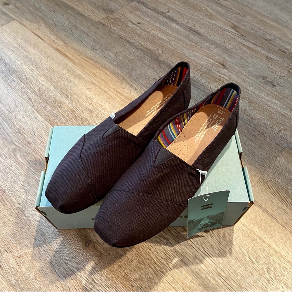 NIB Toms Black Classics